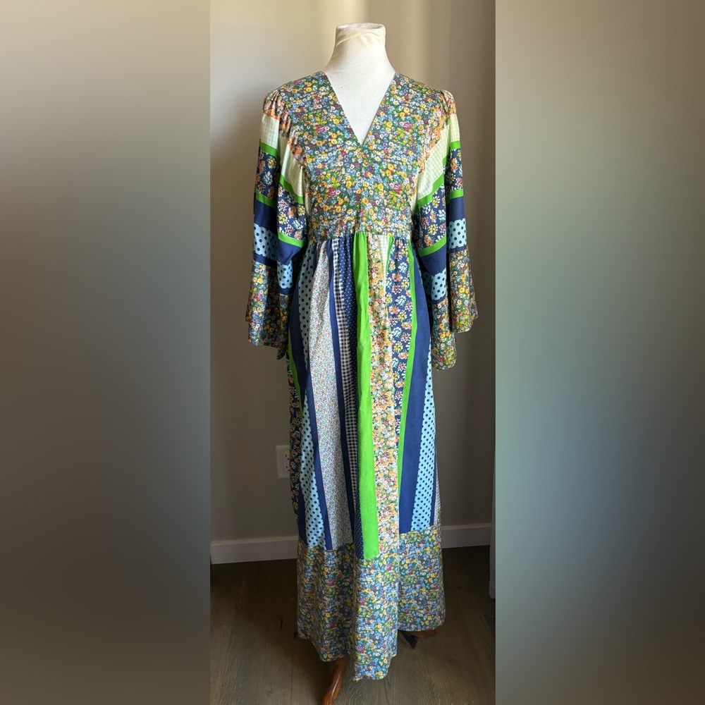 Vintage Avalon Classics Inc Hippie 1970’s V-Neck Boho Maxi Floral Dress Size 6/8